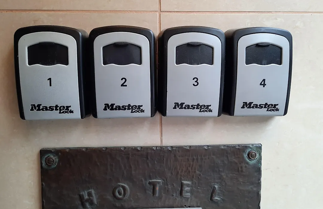 Hotel Merlin Garni-1